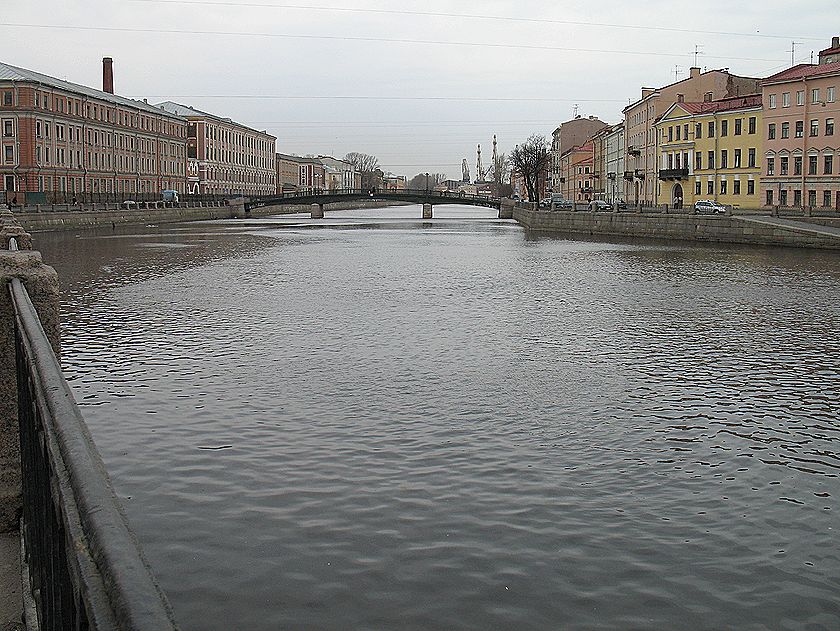 Вид на Английский мост с набережной реки Фонтанки. Старый Петербург, заводы.
