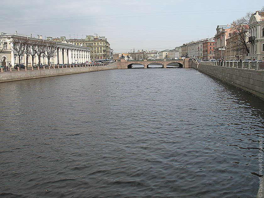 На фотографии река Фонтанка, Аничков дворец, вид на Аничков мост, Строгановский дворец.