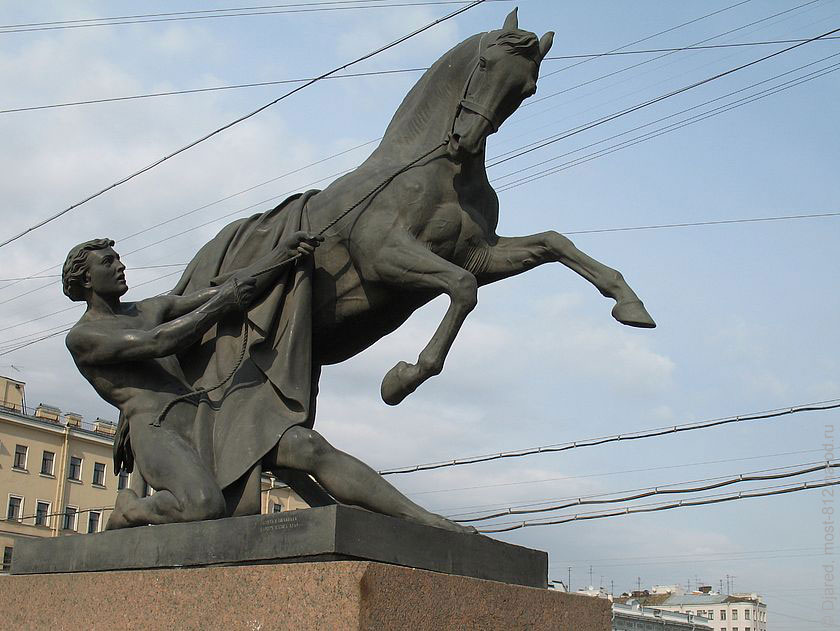 На фото статуя Укротителя коней работы скульптора П. К. Клодта. Яркий символ того как разум укрощает плоть.
