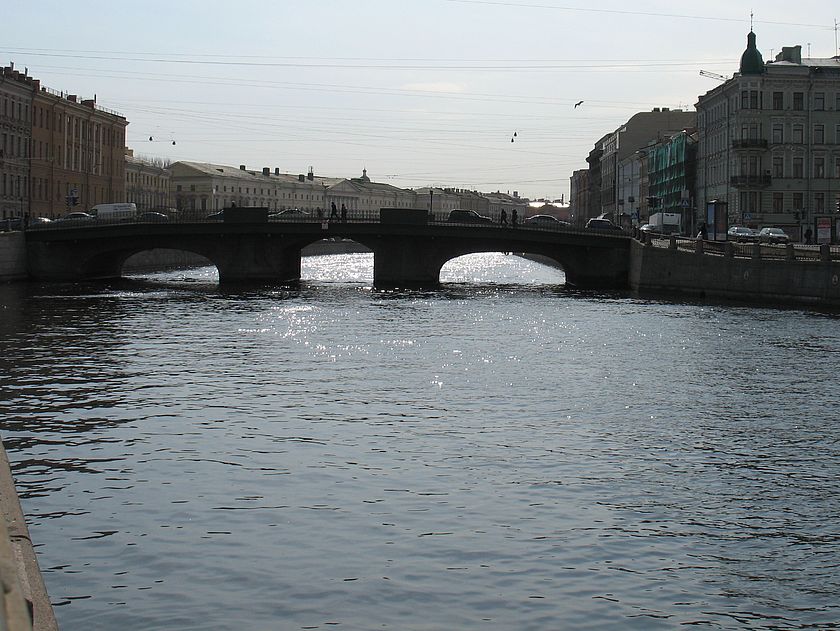 На фото вид на мост Белинского с набережной реки Фонтанки