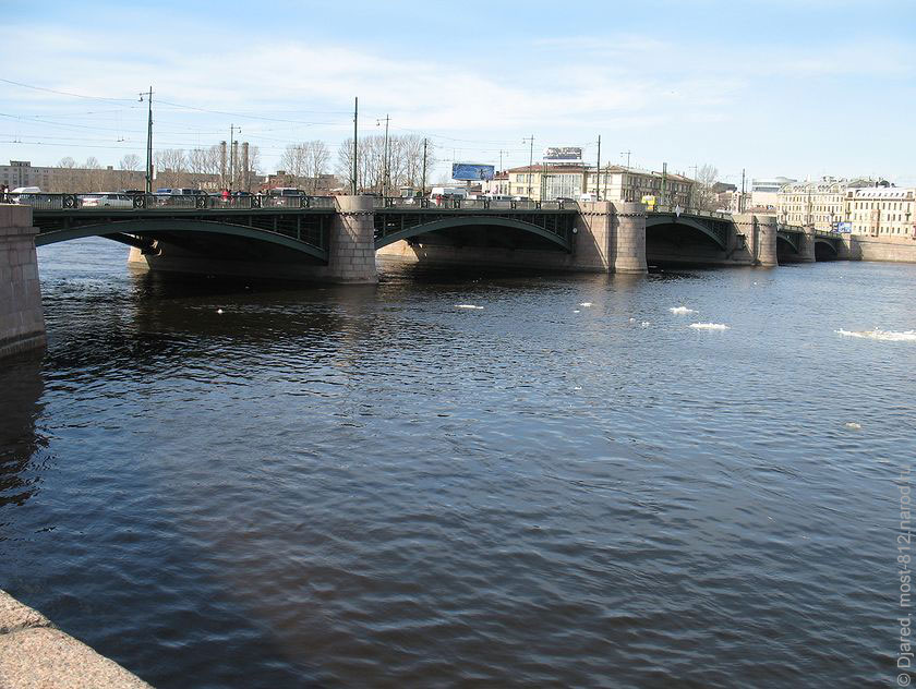 Вид на Биржевой мост с Биржевой площади, река Нева