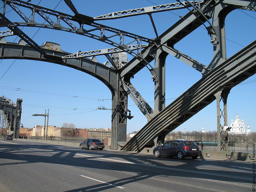 Проезжая часть Большеохтинского моста
