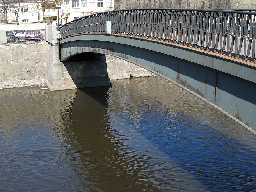 Решетка перильного ограждения Борисова моста, пролет моста