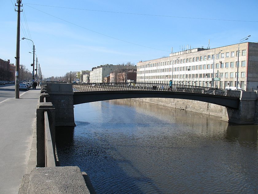 Вид на Борисов мост с набережной Обводного канала