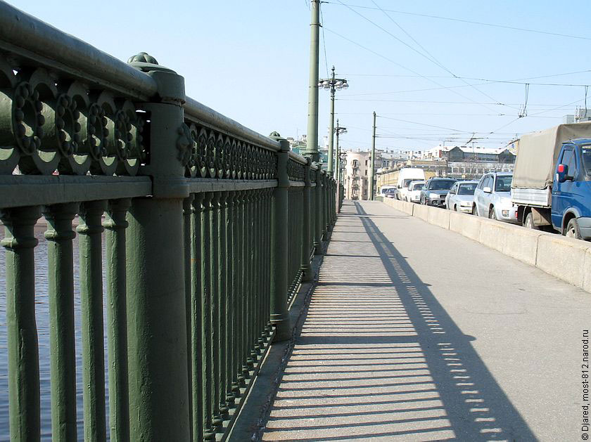 перильное ограждение и пешеходная зона Сампсониевского моста