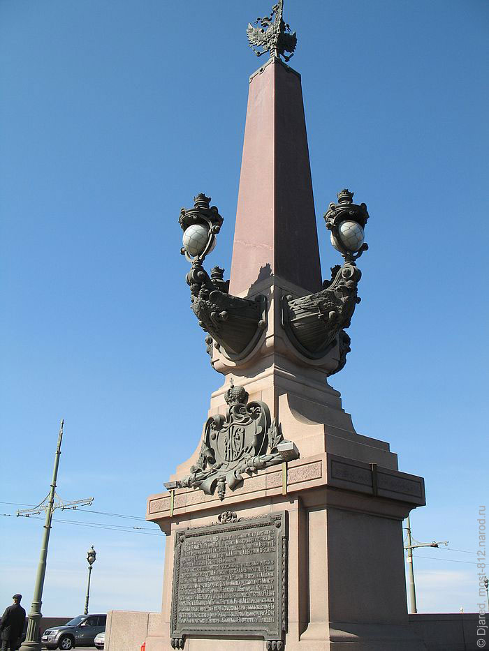 Троицкий мост, обелиск на Троицком мосту с символом Российской державы