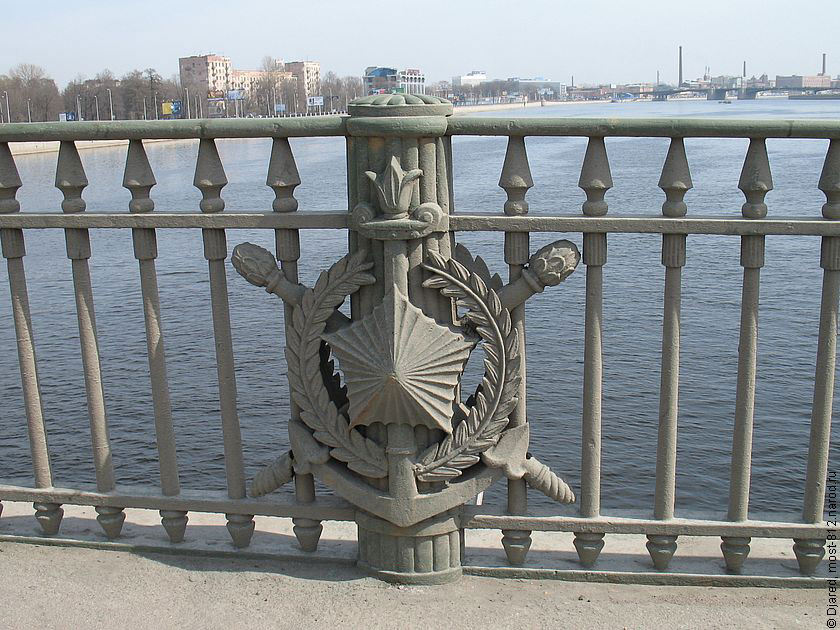 решетка, перильное ограждение Ушаковского моста