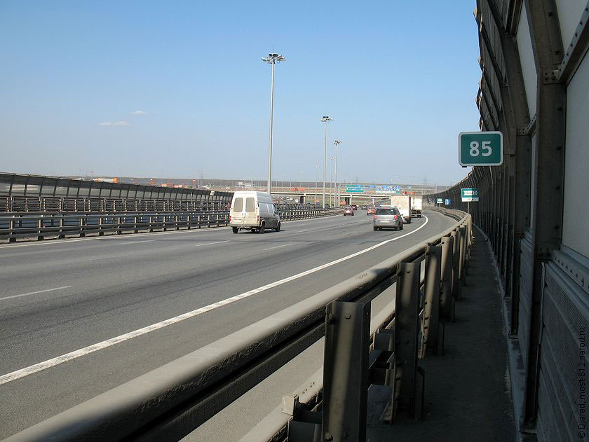 транспортная эстакада, правобережный съезд, щиты шумозащитного ограждения, развязка вантового моста